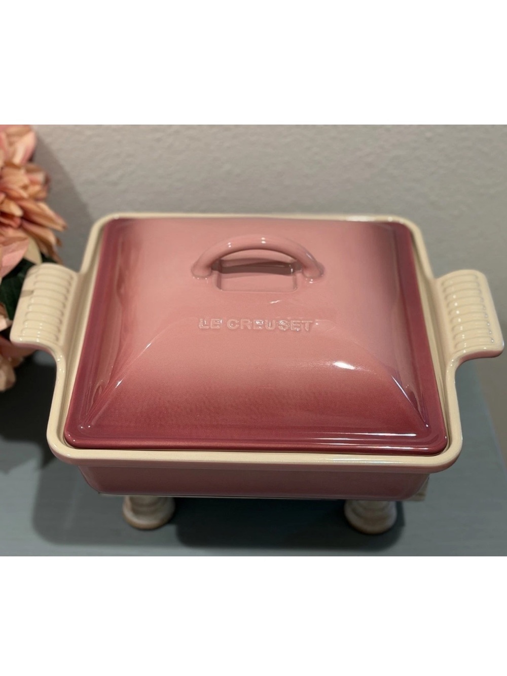 Le Creuset Classic 23cm/ Square Dish
W/Lid Rose Quartz
Rare New - Picture 4 of 12